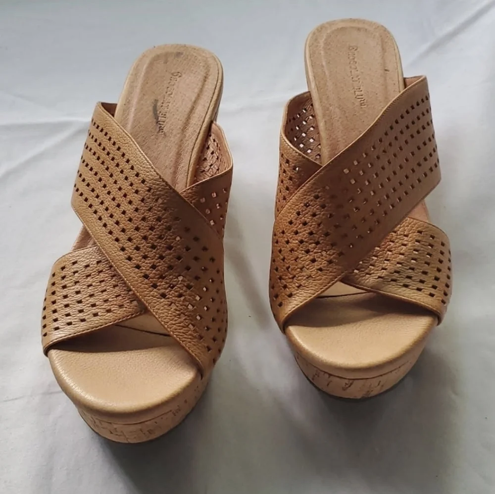 Chocolat Blu Wamblee Elegant Tan Cork Wedge Open Toe Slip-on  Sandals Size 9.5